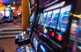 Mobile arcade game interface on domino99 platform