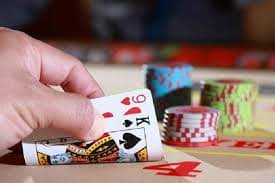 Pragmatic Play roulette wheel and betting layout on domino99 live casino